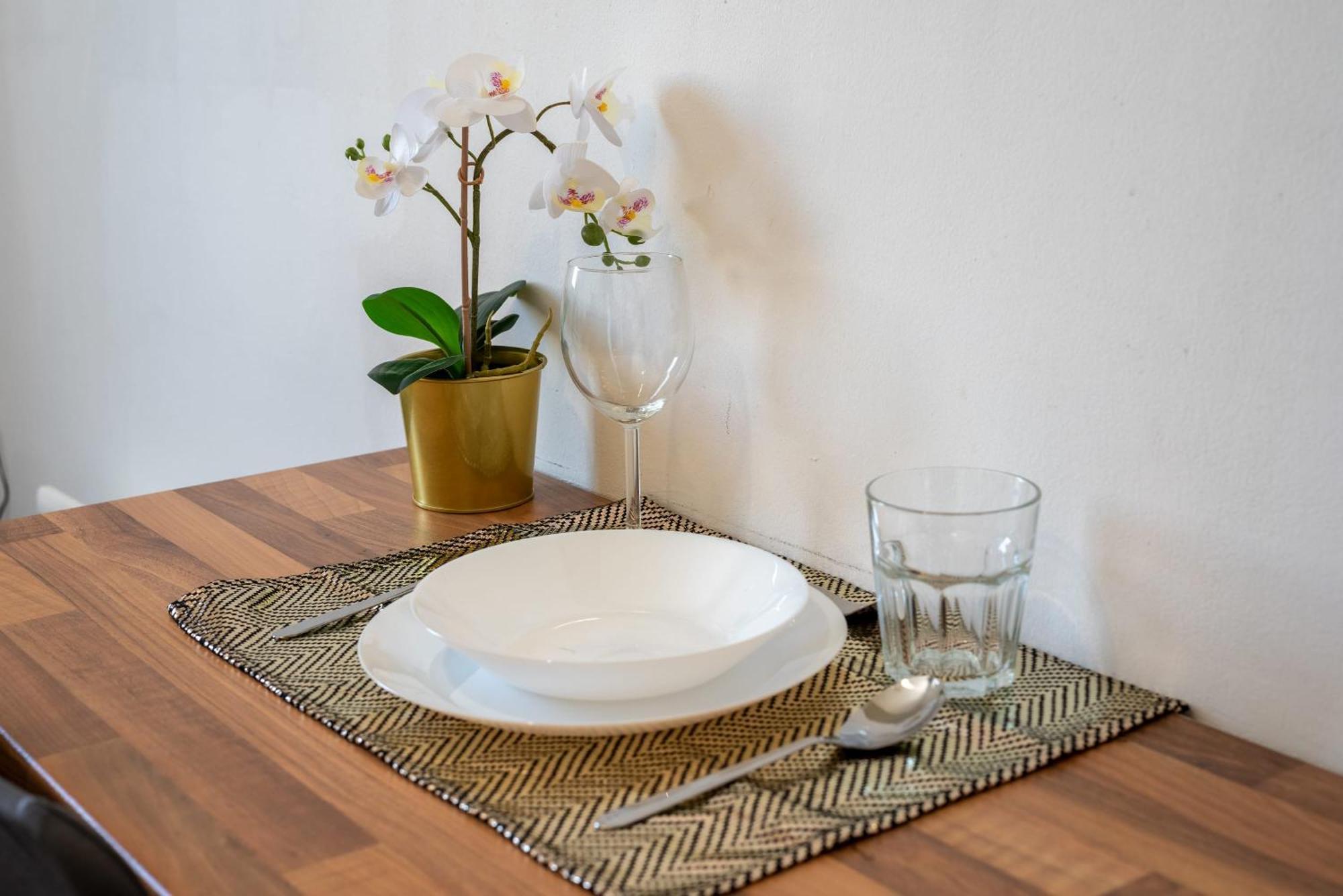 Central - Bright - Calm Studio For Solo Travellers Budapest Ngoại thất bức ảnh